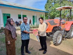 Traktor Tangguh Harfia HTR-445 Bantu Petani Majumu Tengah Tingkatkan Hasil Panen