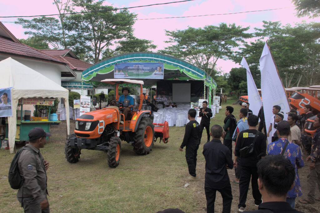 Temu Tani & Pelatihan Traktor Harfia HTR 855 di Kalteng